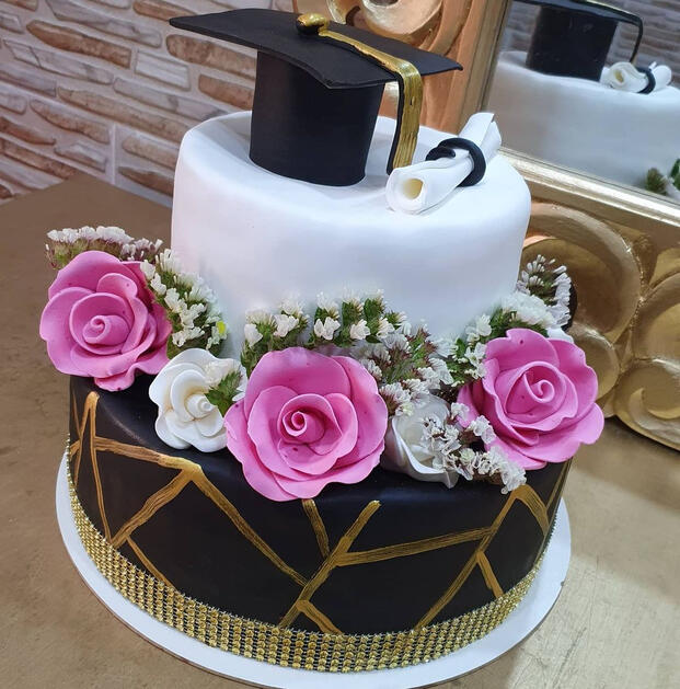 Soutenance gateau avec des fleurs